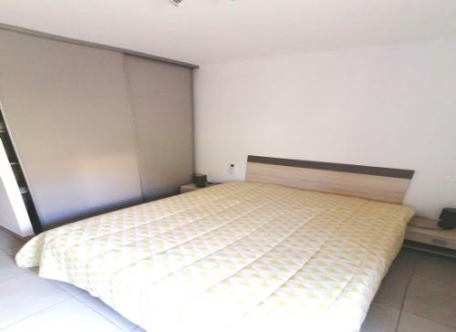 Chambre lit 160 x 200 Grand placard équipé